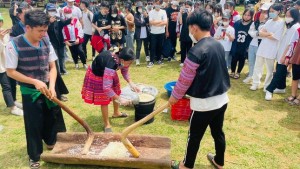 Khôi phục phiên chợ vùng cao trên cung đường đến với Vân Hồ