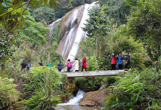 thac tat nang chieng yen