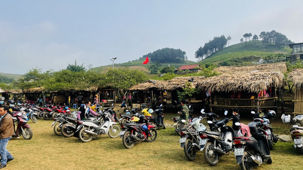 cho phien van ho kdl quoc gia moc chau (7)