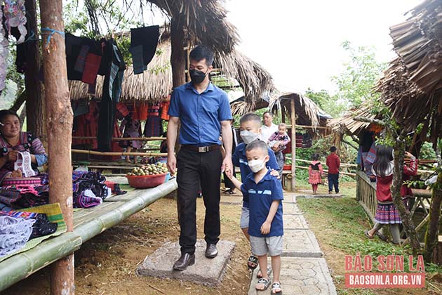 Chợ phiên Chiềng Đi 2 mở cửa trong dịp nghỉ lễ 30/4