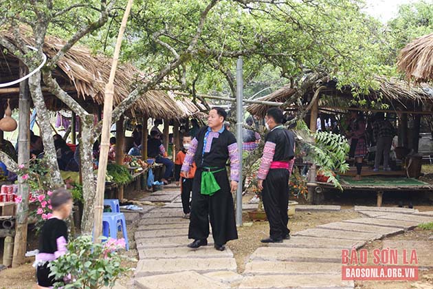 chợ phiên chiềng đi, vân hồ