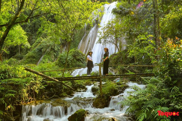 thác tạt nàng chiềng yên, vân hồ