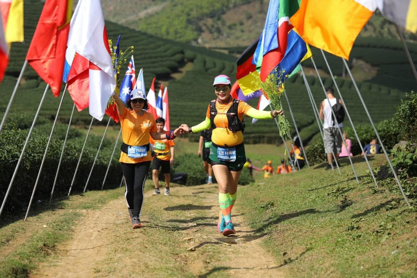 các VĐV về đích tại Đồi chè trái tim 