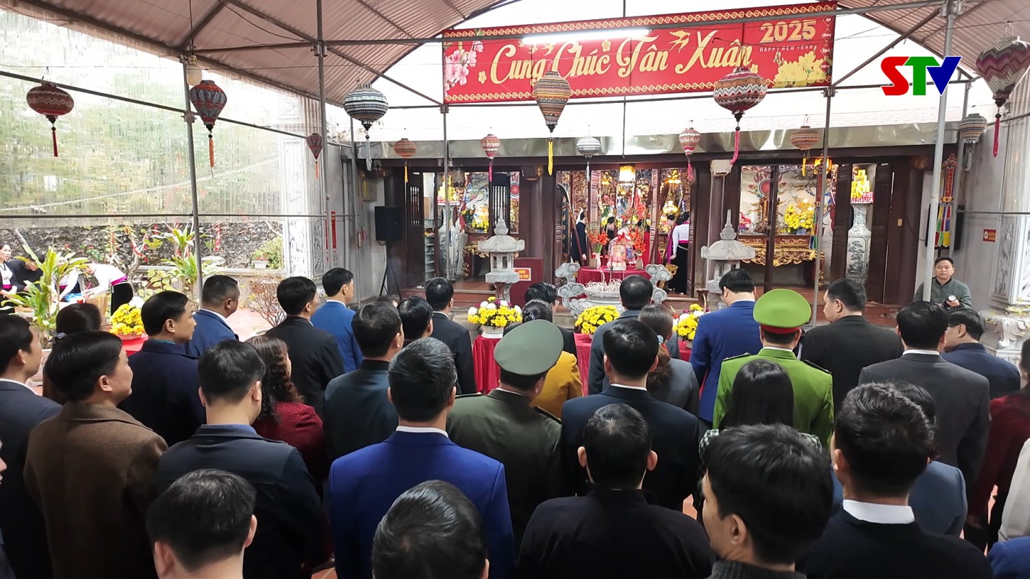 Quỳnh Nhai khai hội đua thuyền truyền thống