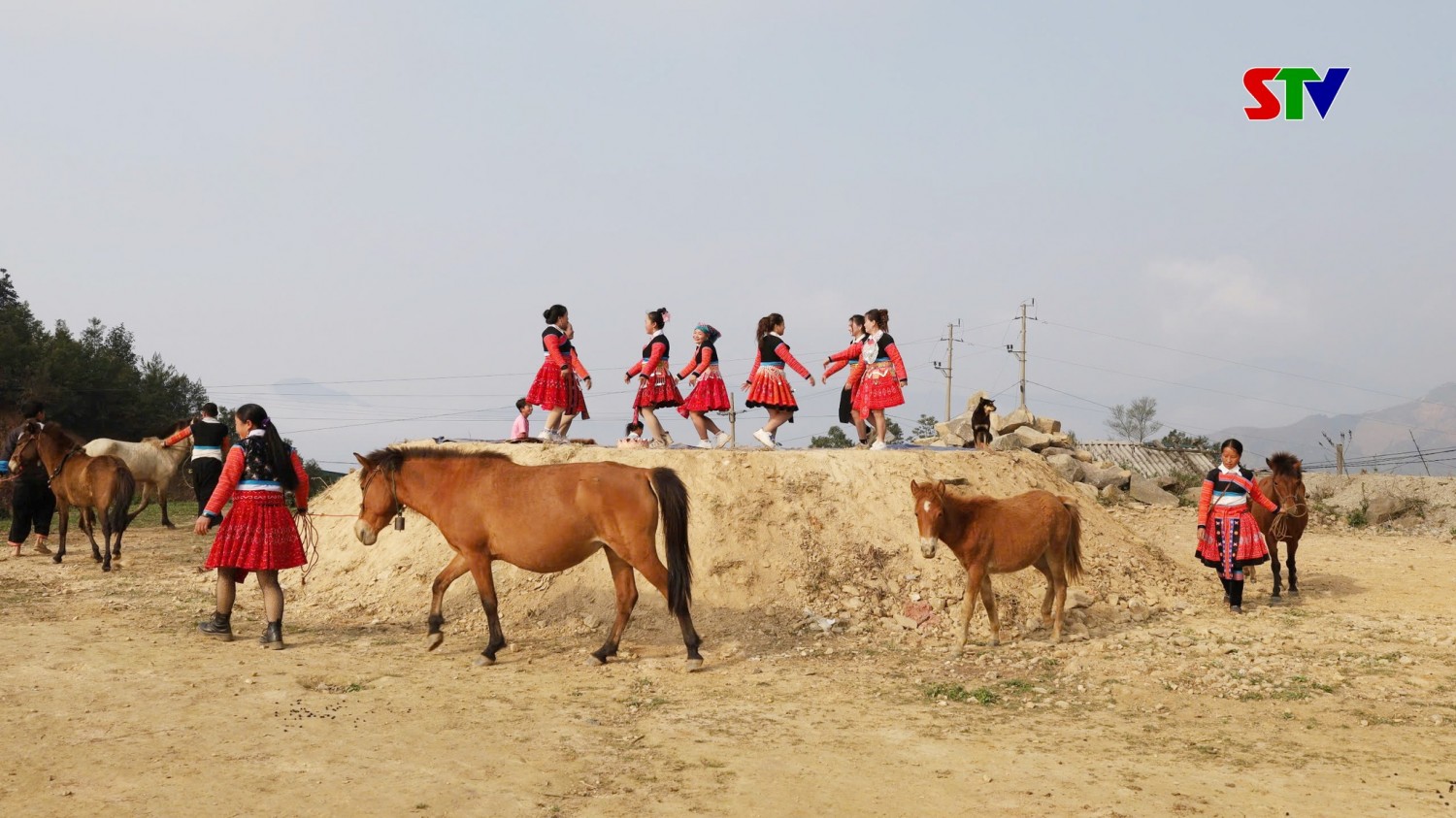 Lễ hội Vó Ngựa Trên Mây: Khám phá vẻ đẹp hoang sơ của bản Mông, Háng Đồng, Bắc Yên.