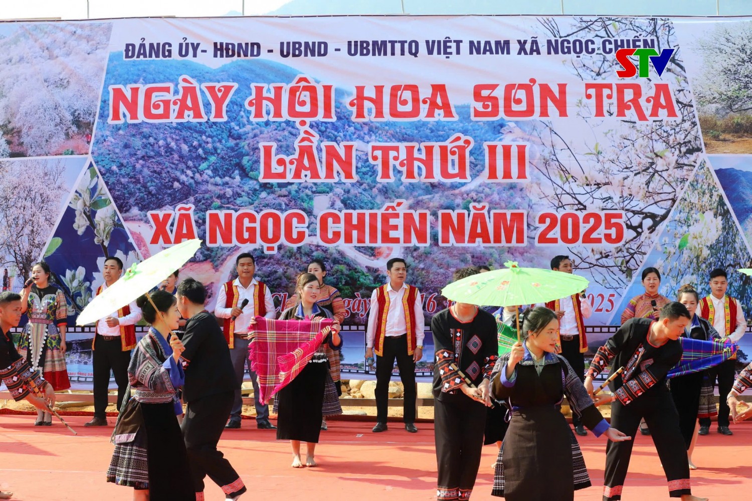 Ngày hội Hoa Sơn Tra hút đông đảo du khách