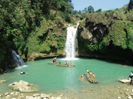 Thác 7 tầng hay còn gọi là thác Mây